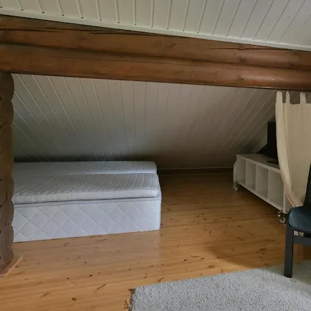 Log Otsonpesae With Lappish Hut Domek alpejski Levi